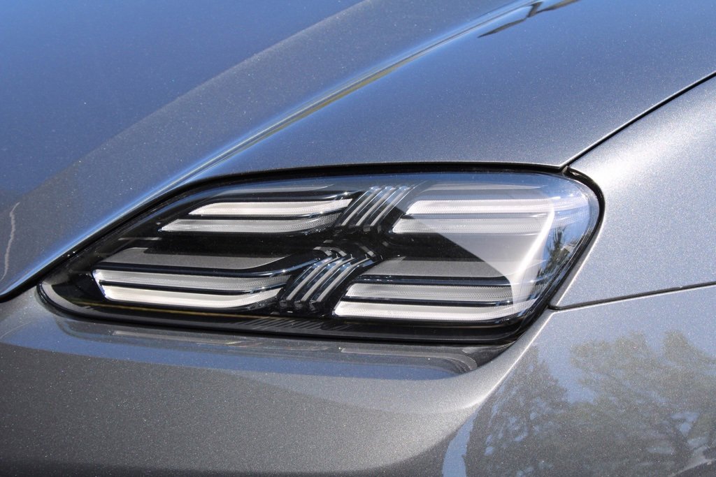 New 2024 Porsche Macan 4 Electric image 10