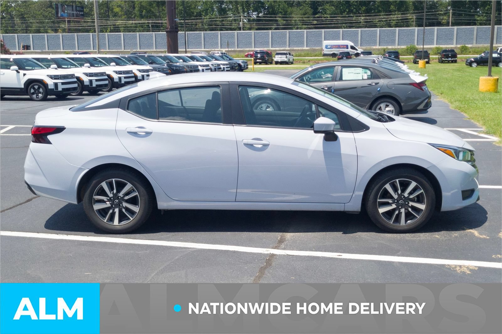 Used 2024 Nissan Versa SV FWD image 4