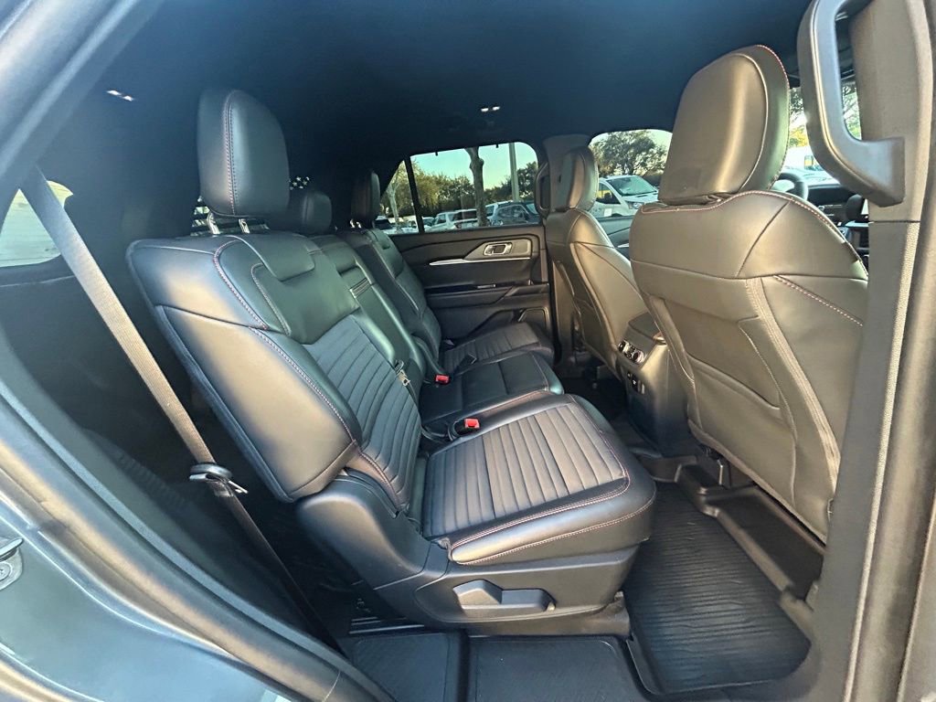 Used 2025 Ford Explorer ST-Line w/ Premium Package image 29