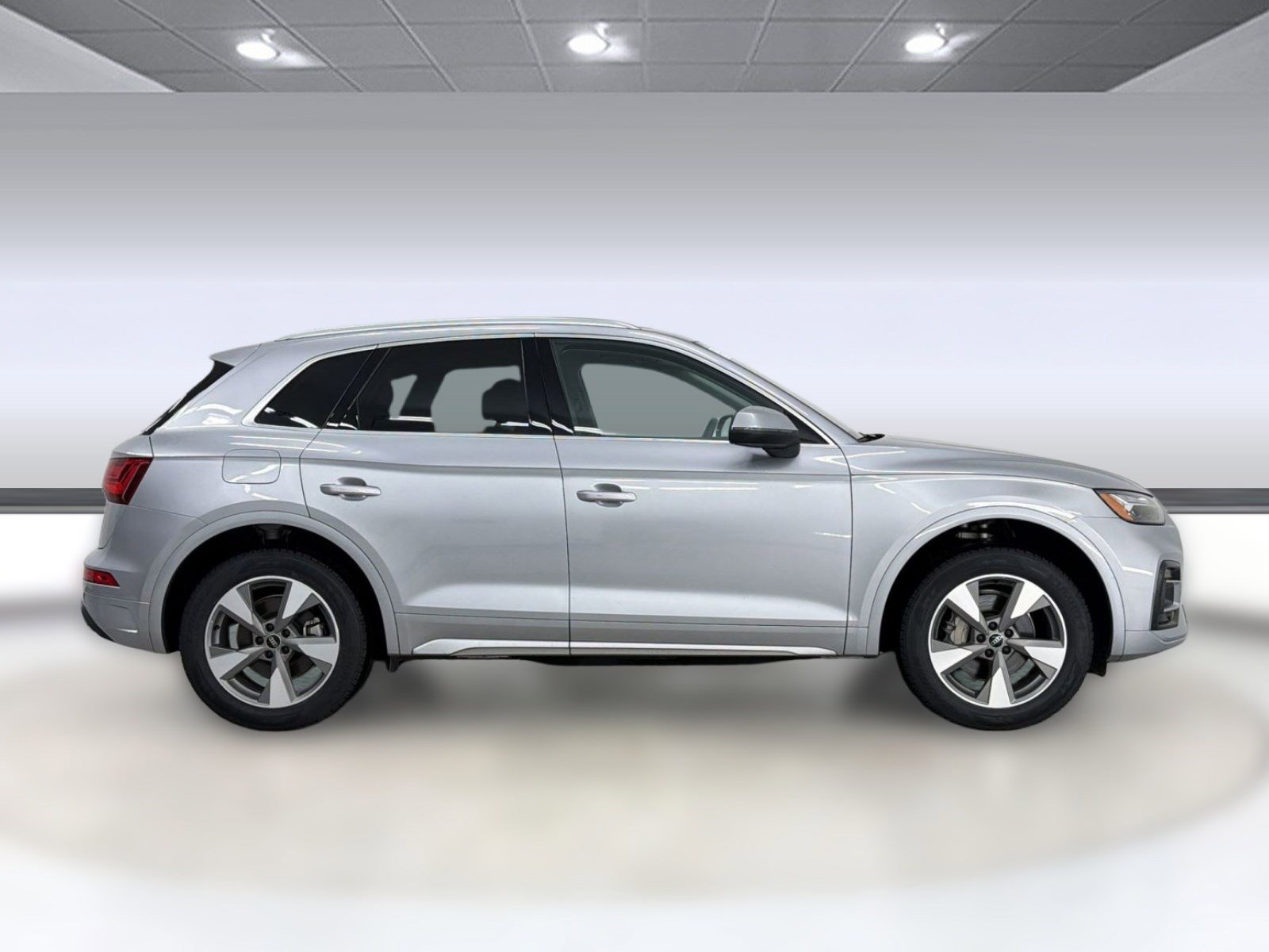 Used 2023 Audi Q5 Premium w/ Convenience Package image 8