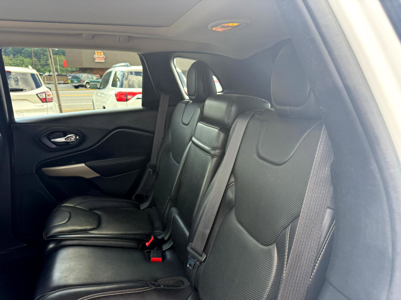 Used 2017 Jeep Cherokee High Altitude w/ Luxury Group image 48