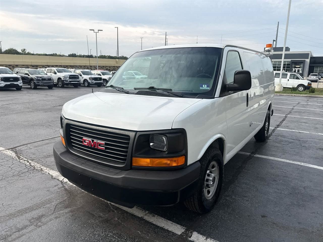 Used 2014 GMC Savana 3500 RWD image 4