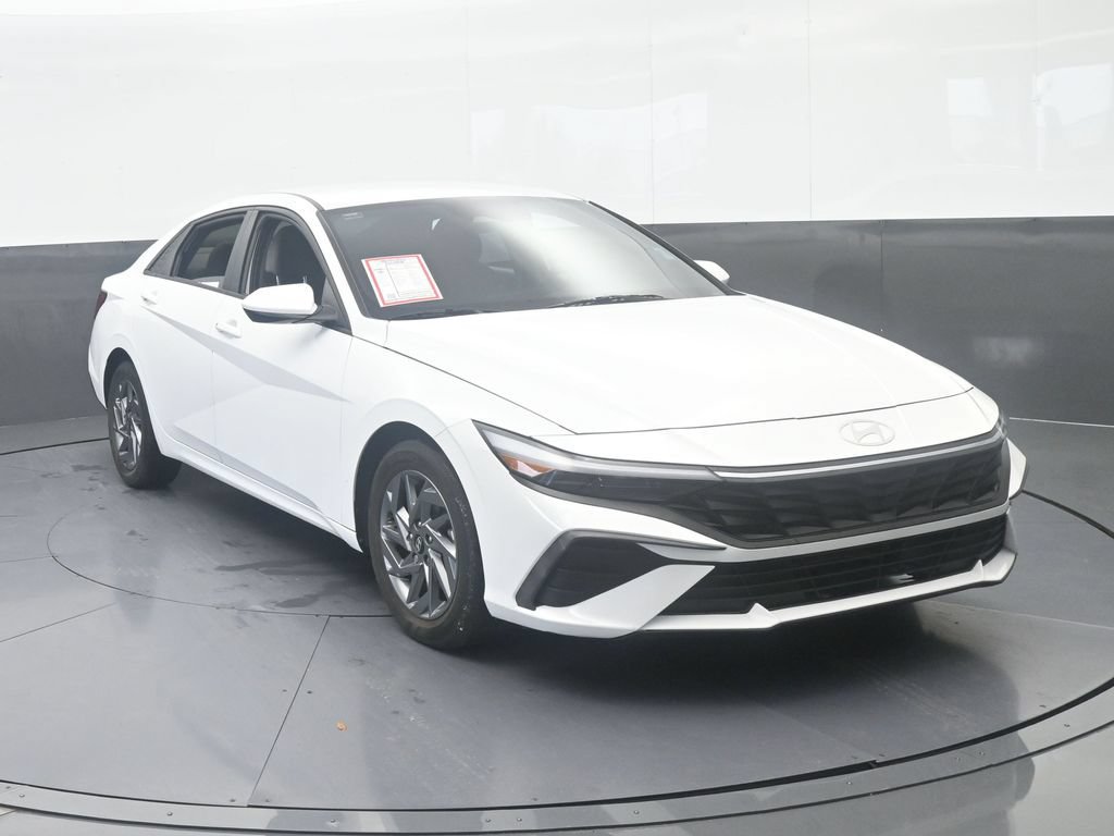 Used 2024 Hyundai Elantra SEL FWD image 9