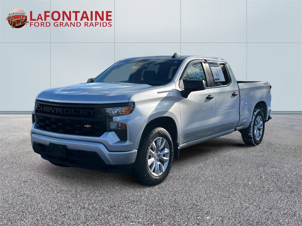 Used 2022 Chevrolet Silverado 1500 Custom image 1
