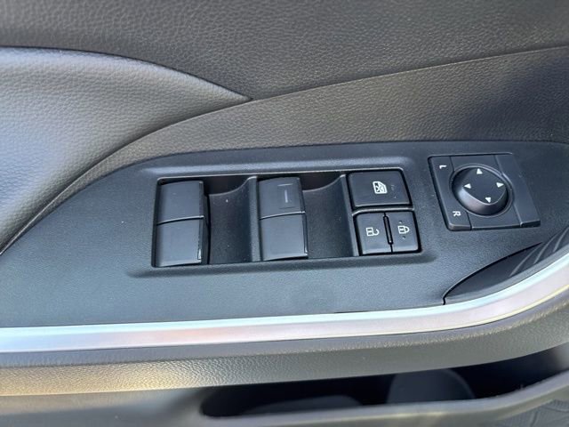 Used 2025 Toyota RAV4 LE FWD image 12