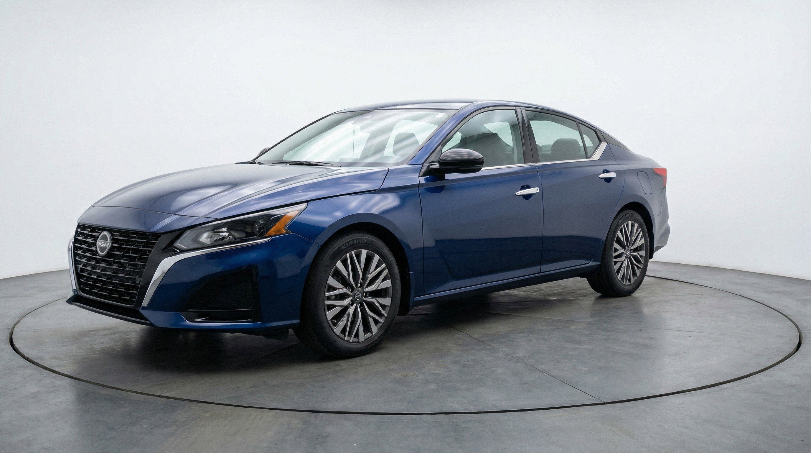 Used 2025 Nissan Altima 2.5 SV image 3