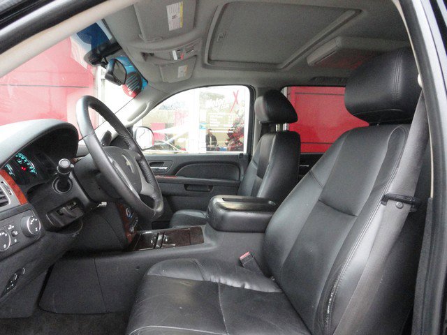 Used 2010 Chevrolet Suburban LTZ image 9