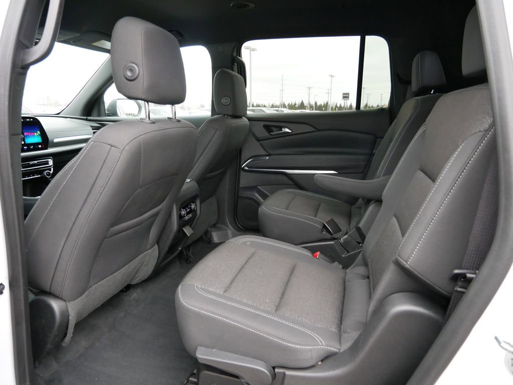 Used 2024 Chevrolet Traverse LT image 11
