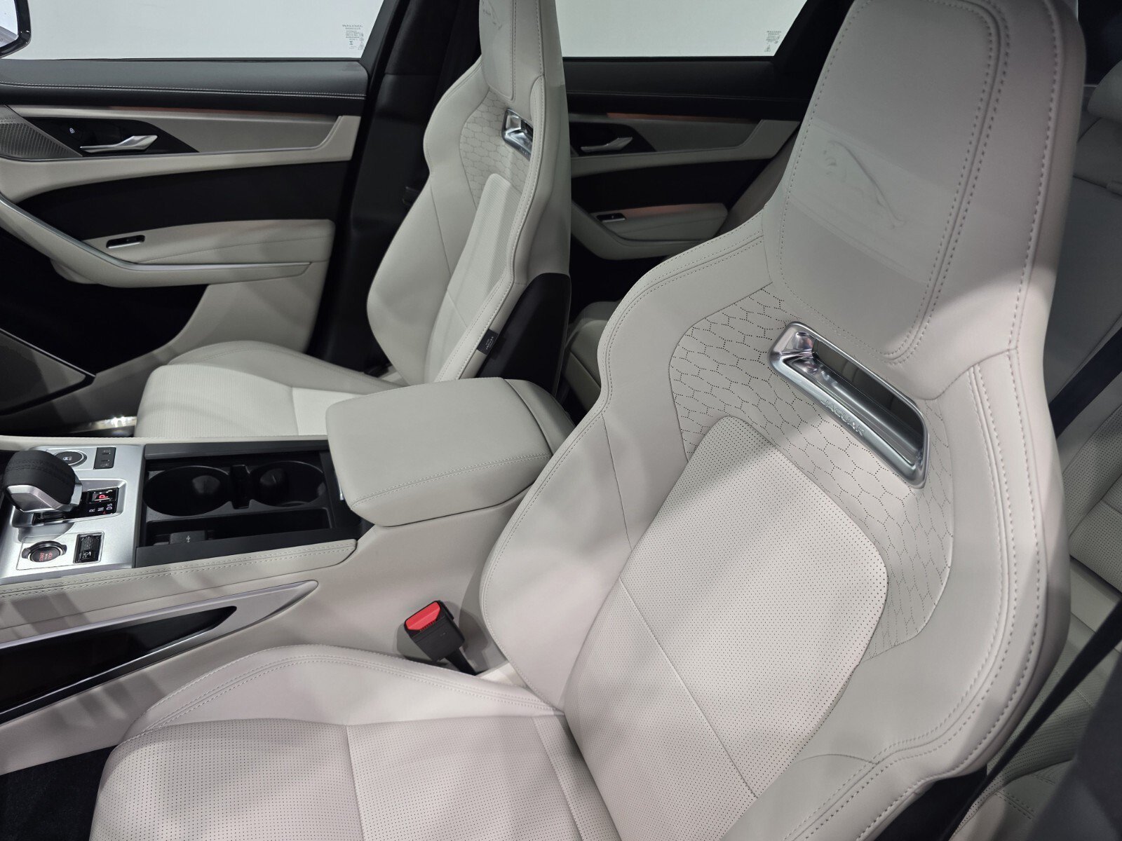 New 2026 Jaguar F-PACE R-Dynamic S AWD/4WD image 8