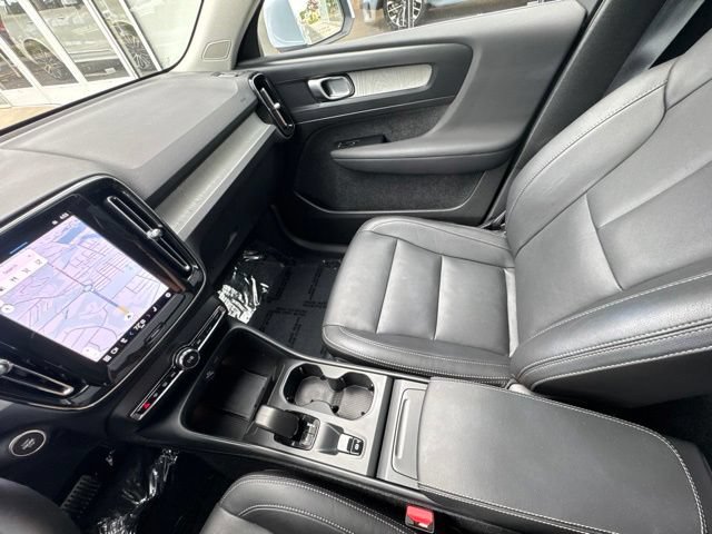 Certified 2025 Volvo XC40 B5 Core AWD/4WD image 22