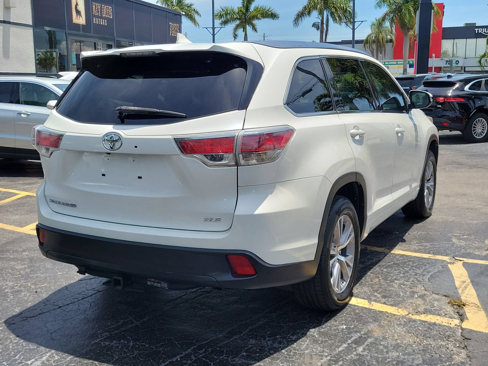 Used 2015 Toyota Highlander XLE FWD image 4