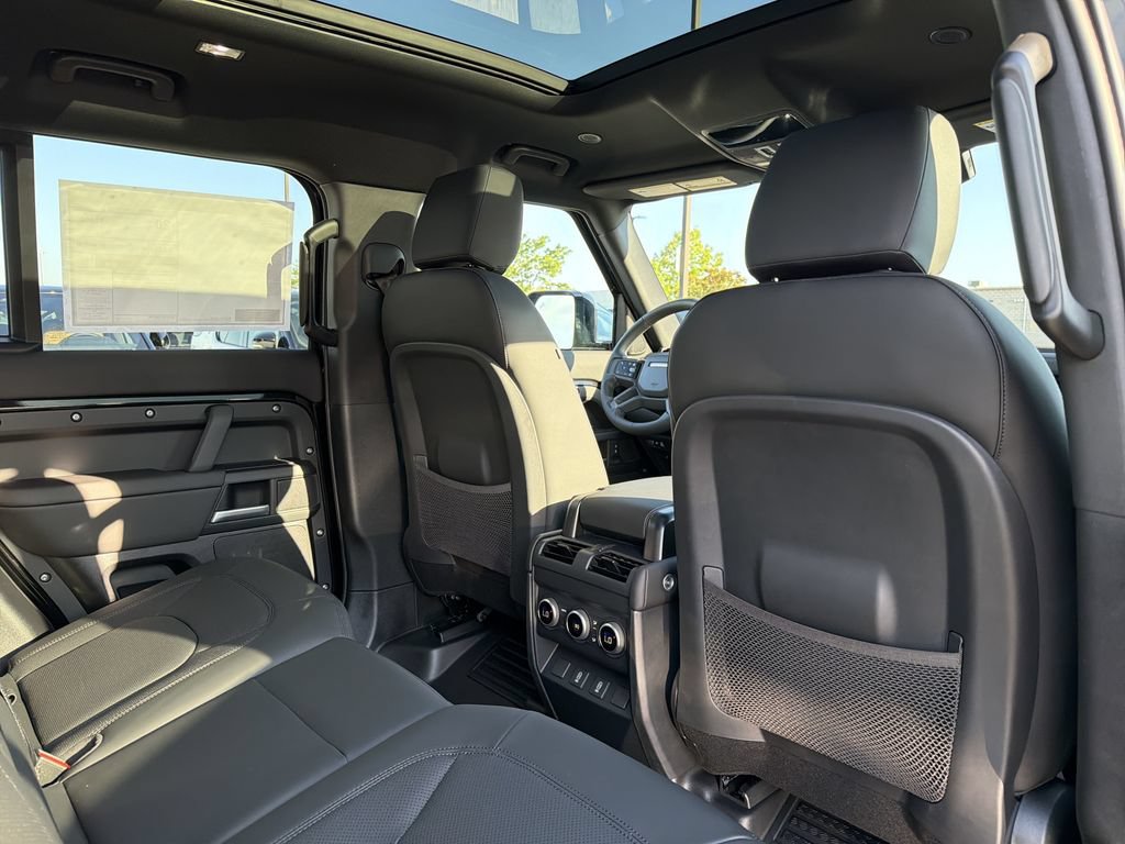 New 2026 Land Rover Defender 110 X-Dynamic SE AWD/4WD image 14
