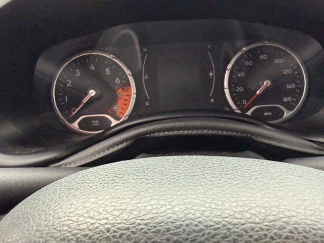 Used 2015 Jeep Renegade Latitude w/ Popular Equipment Group FWD image 9