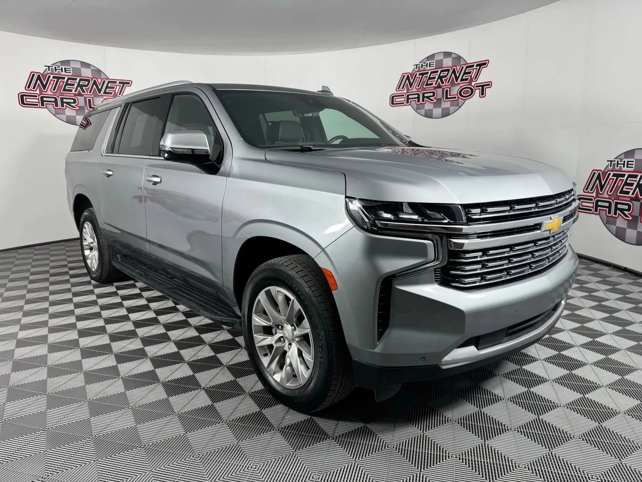 Used 2024 Chevrolet Suburban Premier AWD/4WD image 9