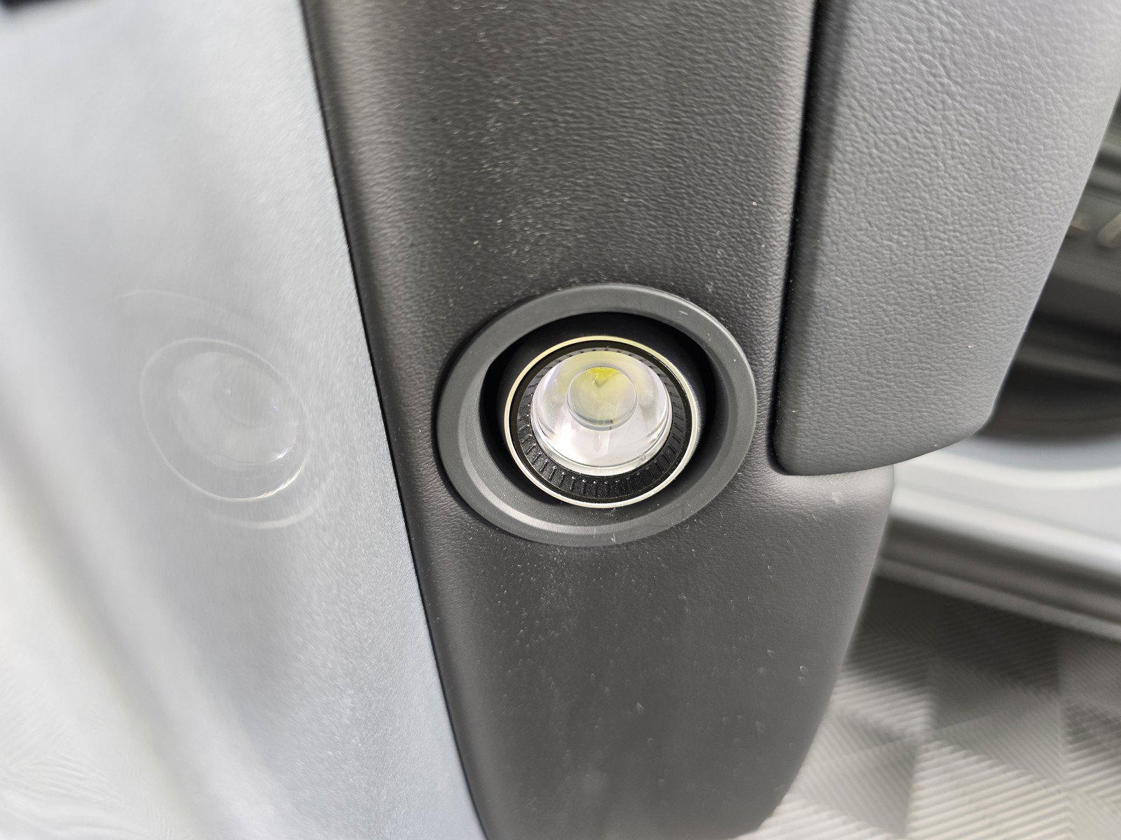 Used 2024 Rivian R1T Adventure image 30