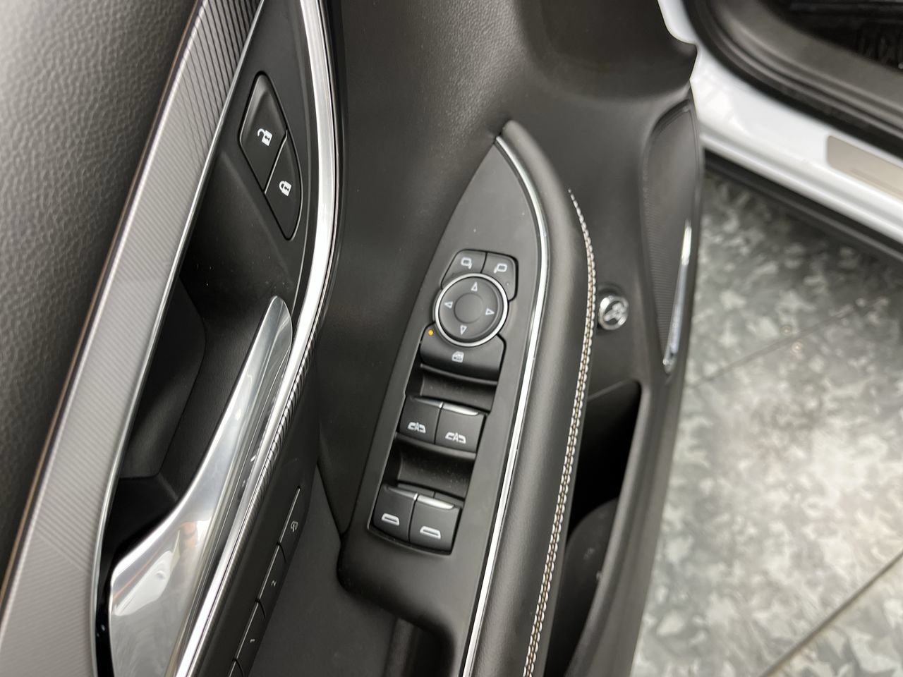 Used 2026 Buick Envision Sport Touring AWD/4WD image 9