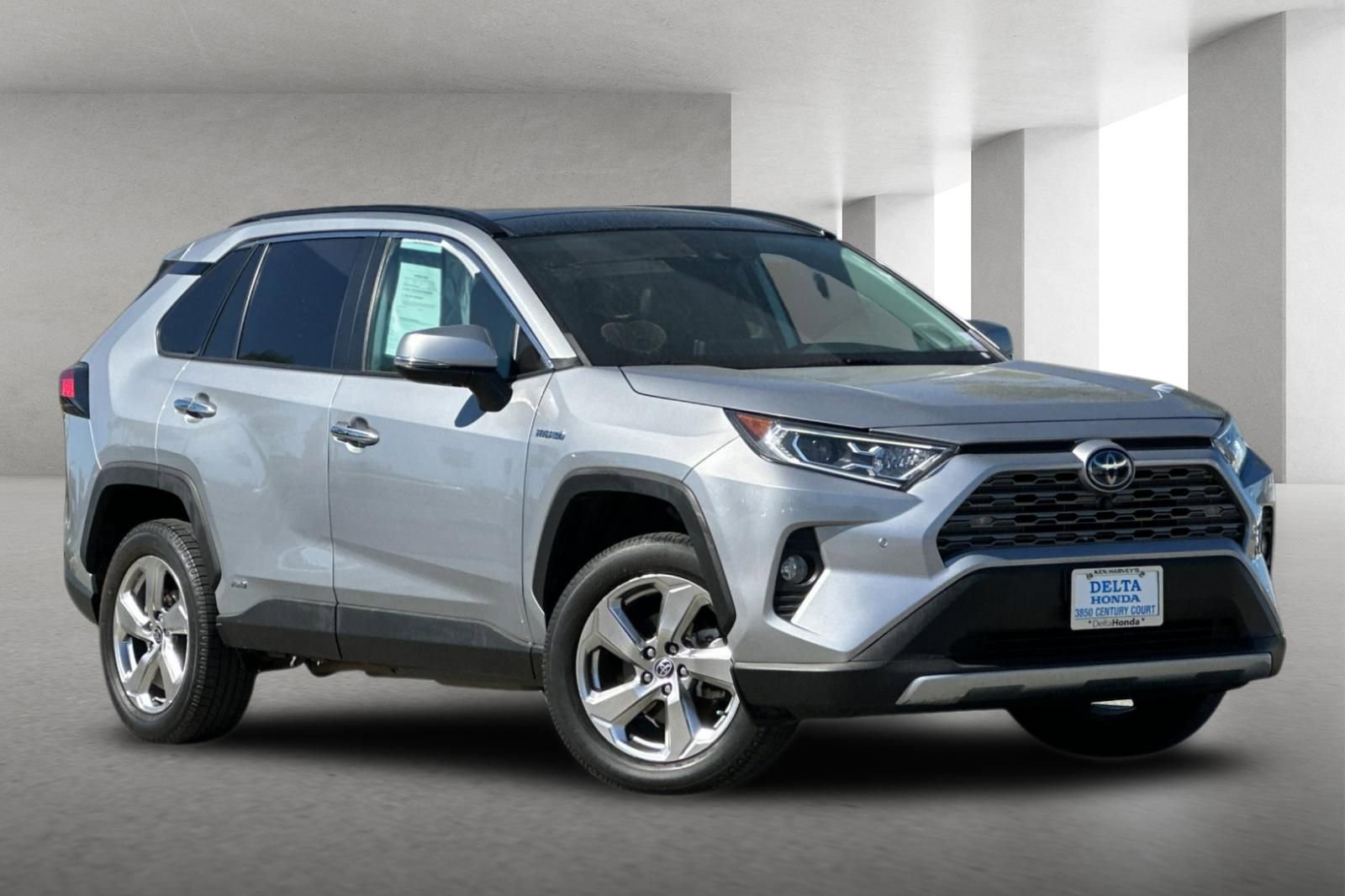 Used 2021 Toyota RAV4 Limited image 1