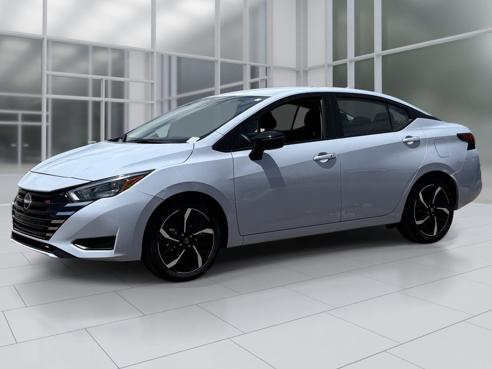 Used 2025 Nissan Versa SR FWD image 2