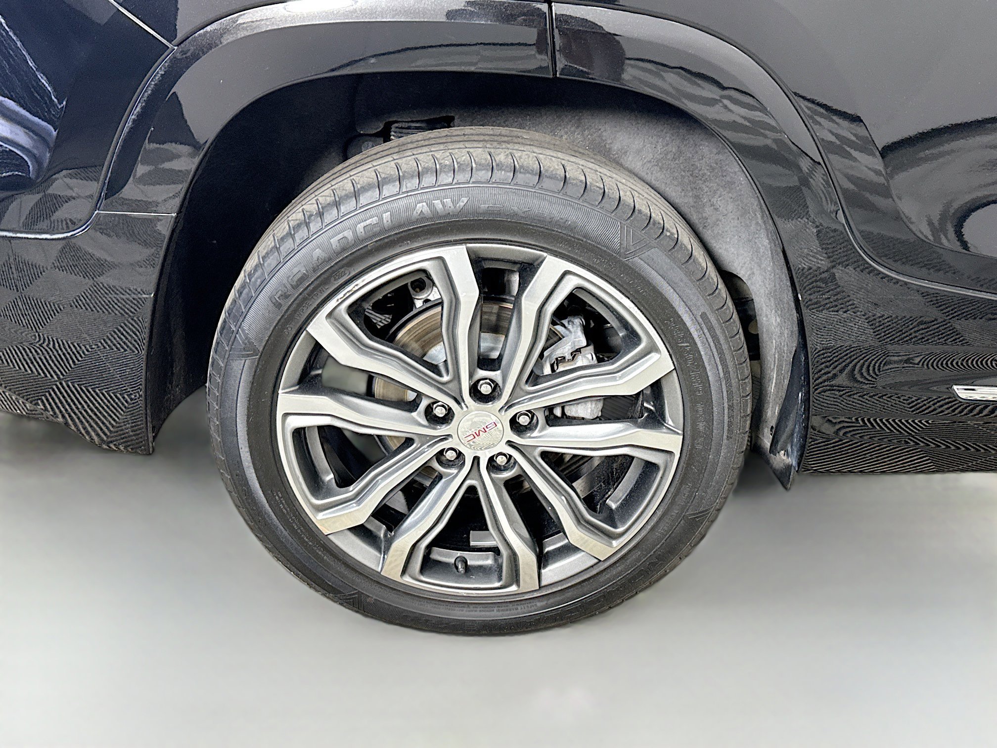 Used 2019 GMC Terrain Denali w/ Advanced Safety Package image 33