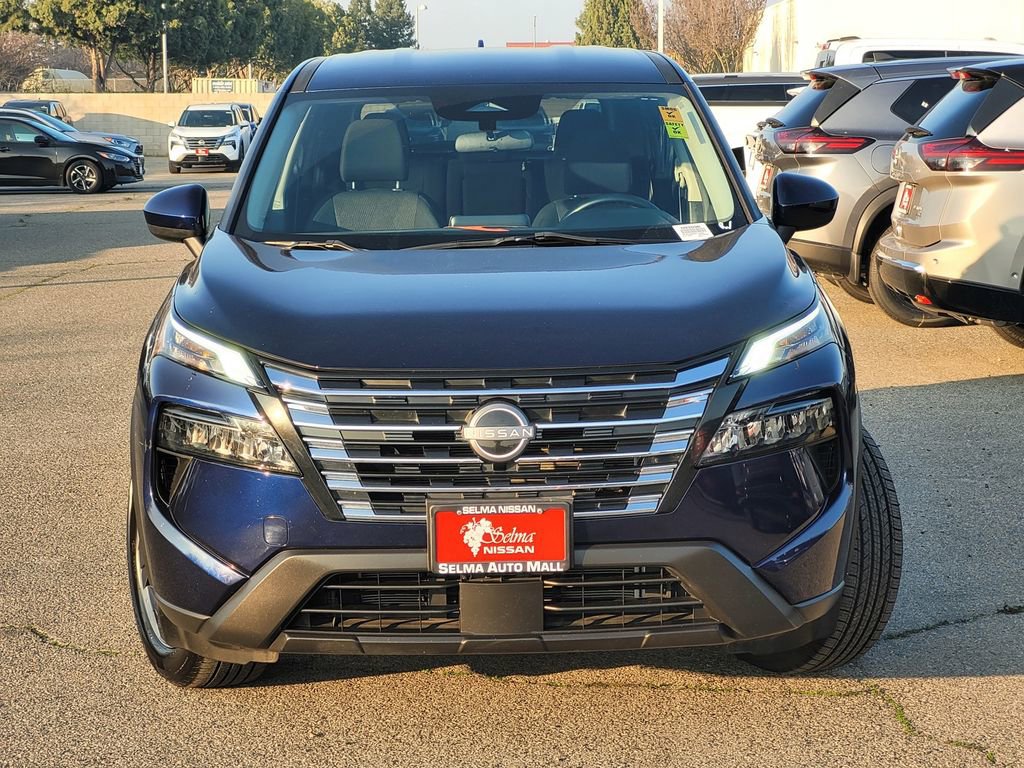 Used 2024 Nissan Rogue SV image 3