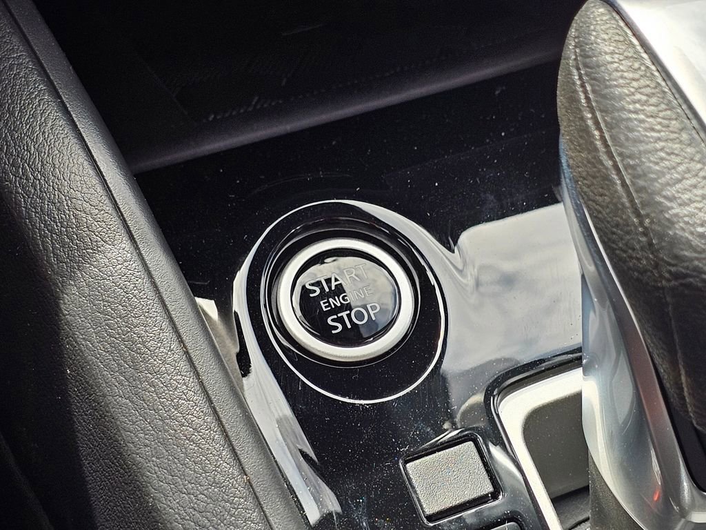 New 2025 Nissan Versa SR w/ Trunk Package image 11