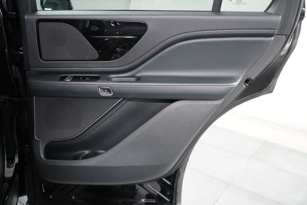 Used 2025 Lincoln Aviator AWD image 25
