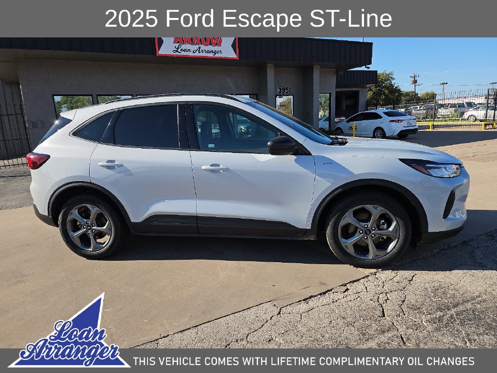 Used 2025 Ford Escape ST-Line FWD image 14