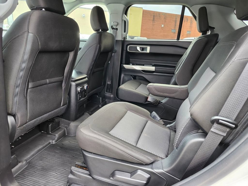 Used 2022 Ford Explorer XLT AWD/4WD image 16
