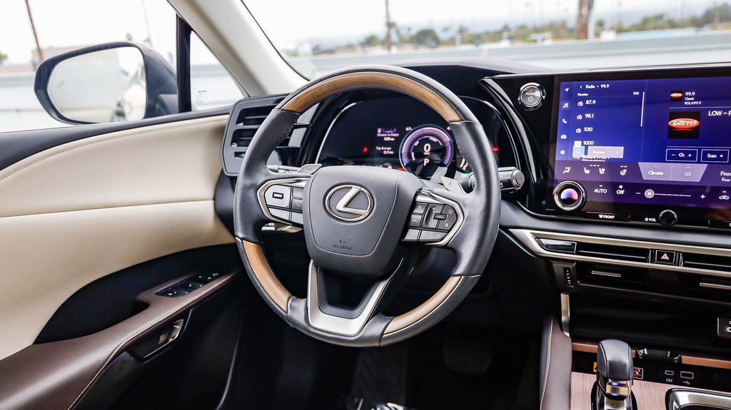 Used 2023 Lexus RX 350h image 16