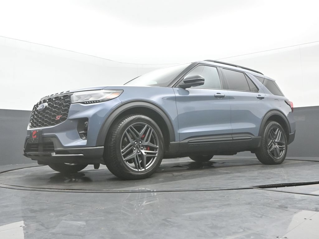 Used 2025 Ford Explorer ST AWD/4WD image 32
