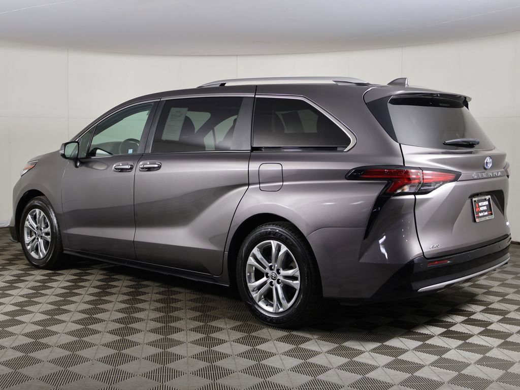 Used 2023 Toyota Sienna Platinum image 13