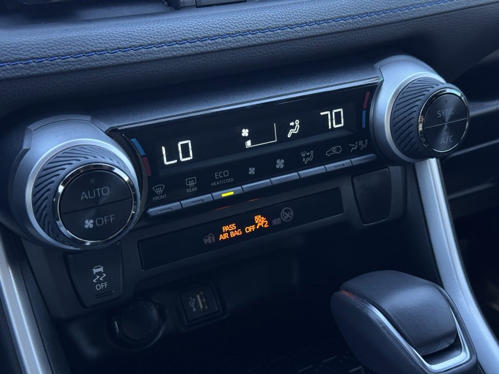 Used 2023 Toyota RAV4 SE image 31