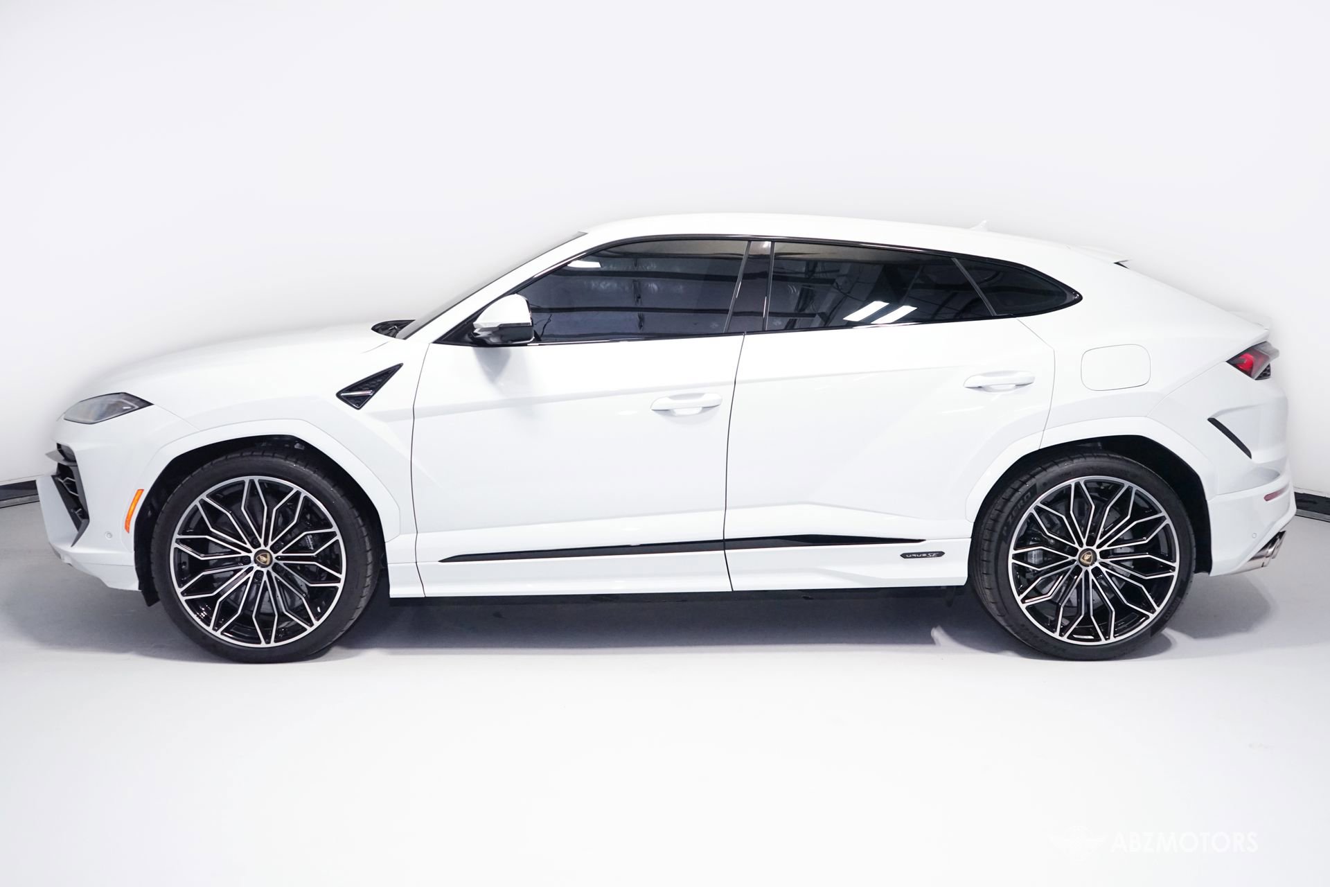 Used 2026 Lamborghini Urus SE image 5