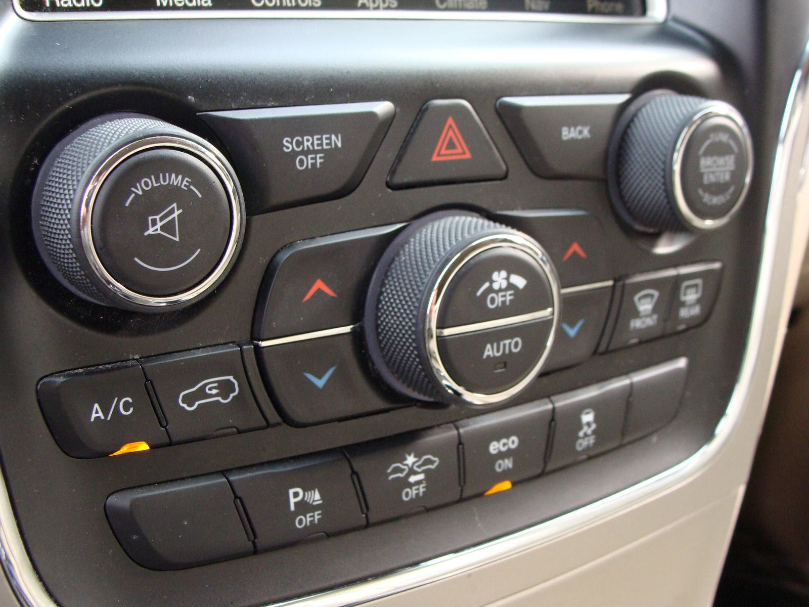 Used 2015 Jeep Grand Cherokee Limited w/ Luxury Group II image 28