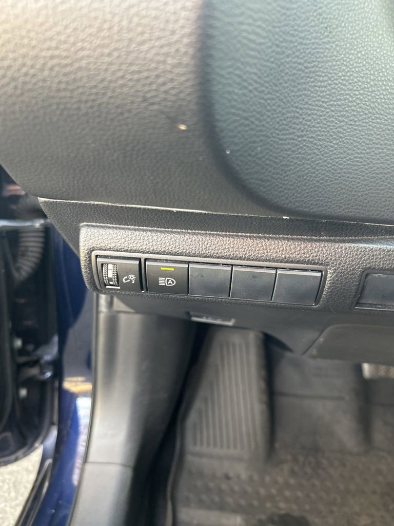 Used 2020 Toyota Corolla LE image 10