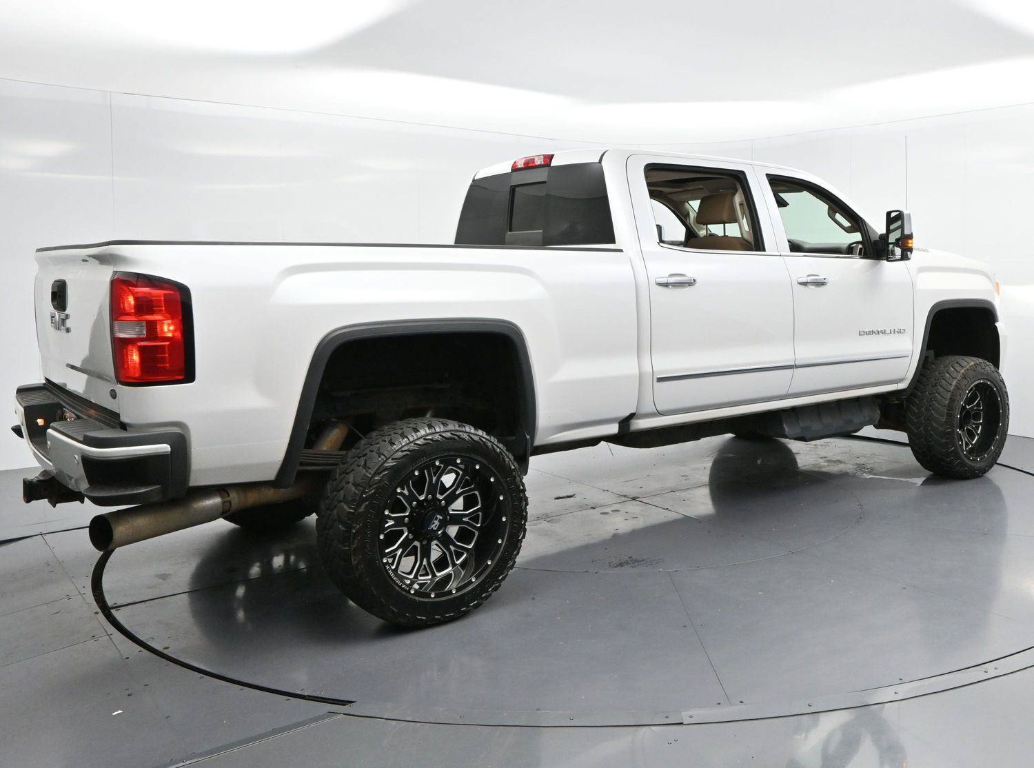 Used 2019 GMC Sierra 2500 Denali w/ Duramax Plus Package AWD/4WD image 7