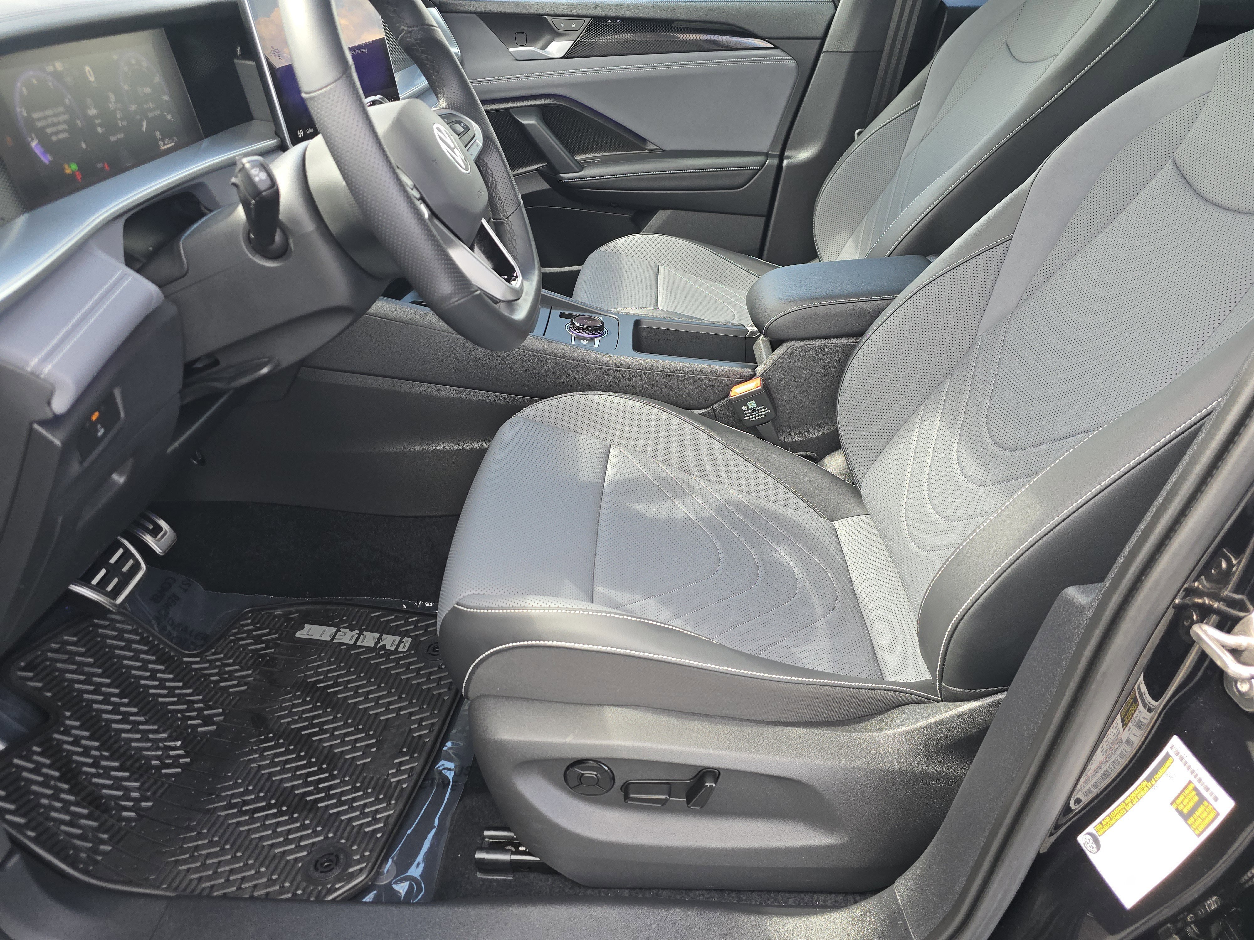 New 2025 Volkswagen Tiguan SE R-Line image 20