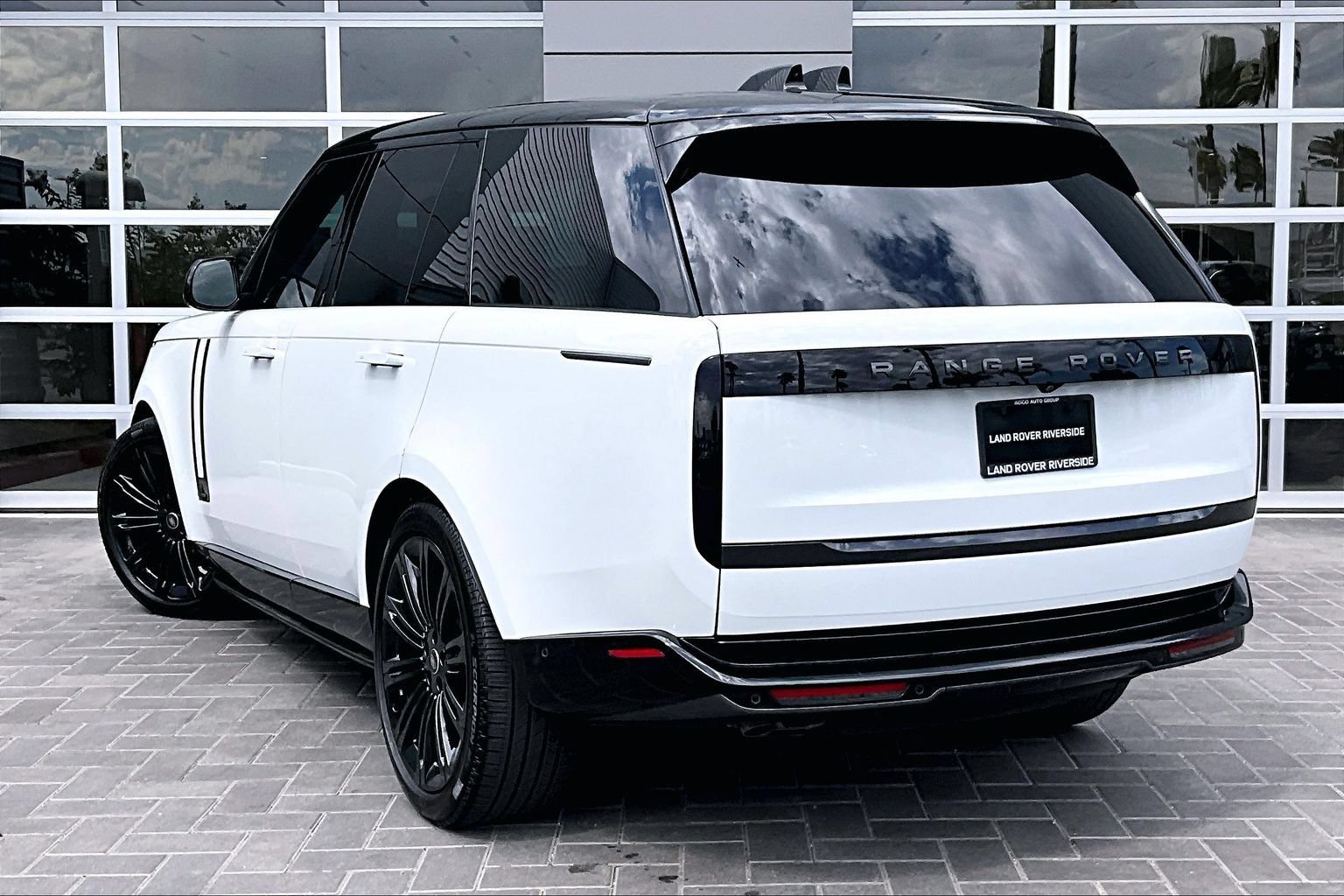 Certified 2025 Land Rover Range Rover Autobiography AWD/4WD image 11