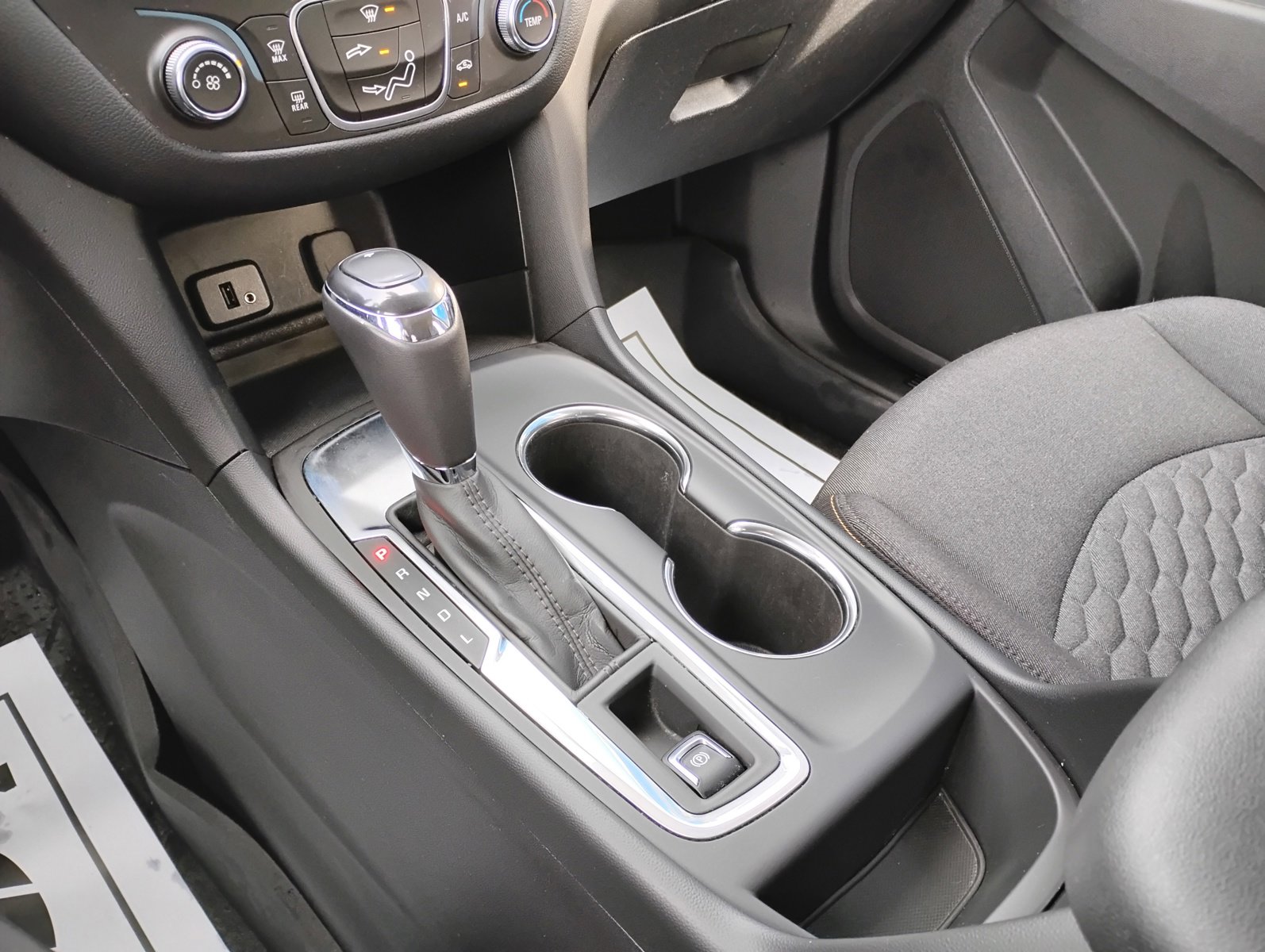 Used 2018 Chevrolet Equinox LT image 12