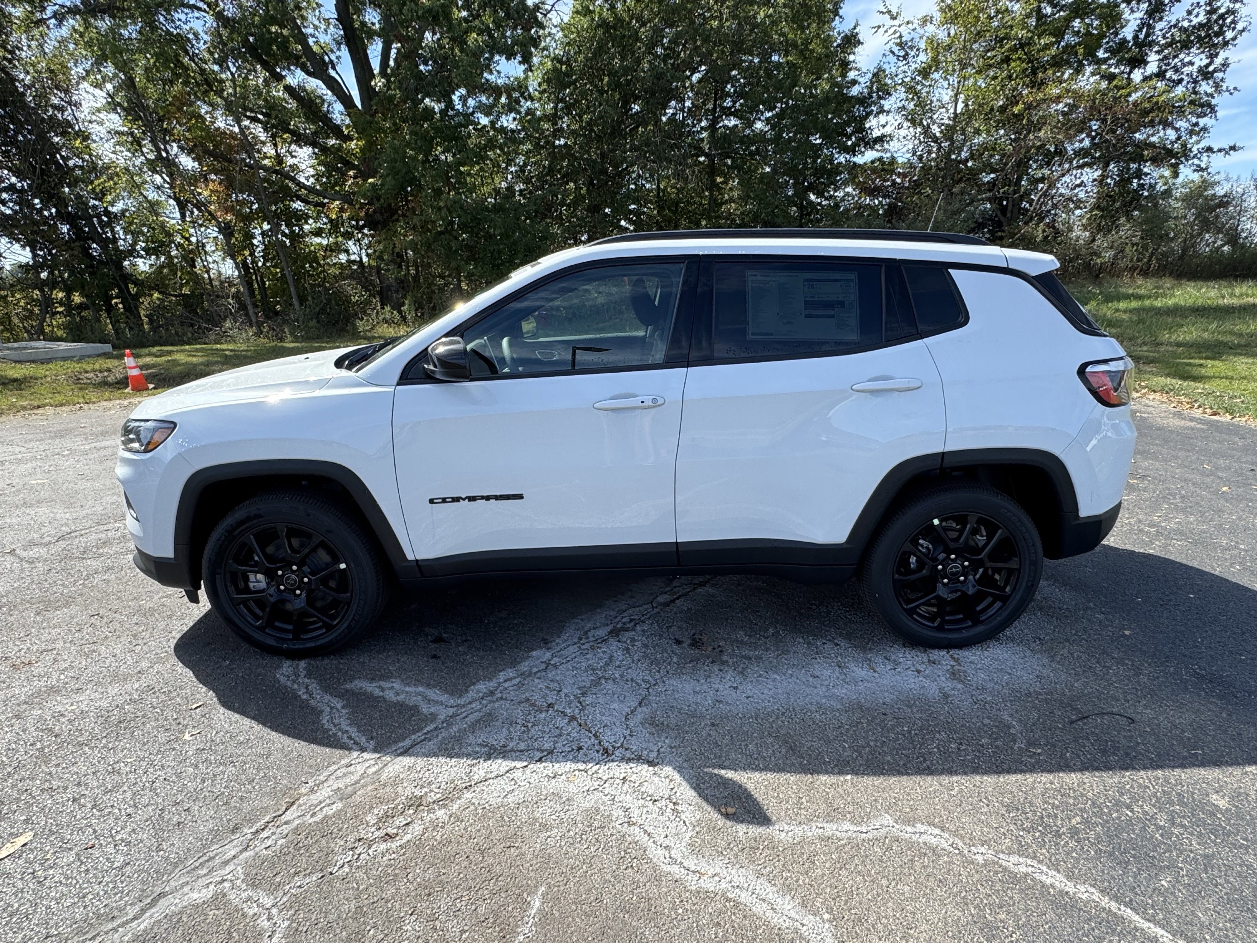 New 2026 Jeep Compass Latitude image 7