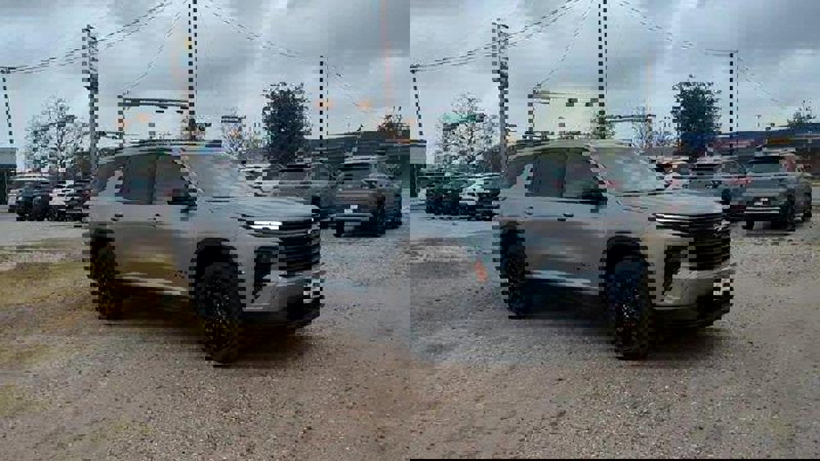 Used 2025 Chevrolet Traverse LT w/ Midnight/Sport Edition FWD image 2