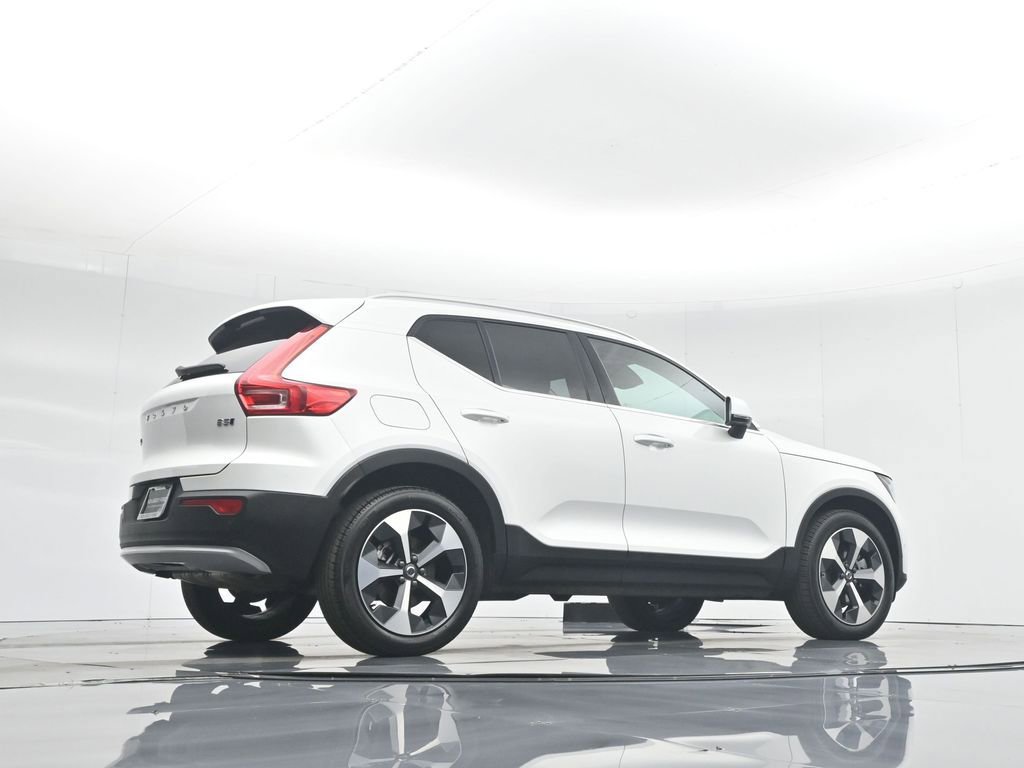 Used 2025 Volvo XC40 B5 Plus image 54