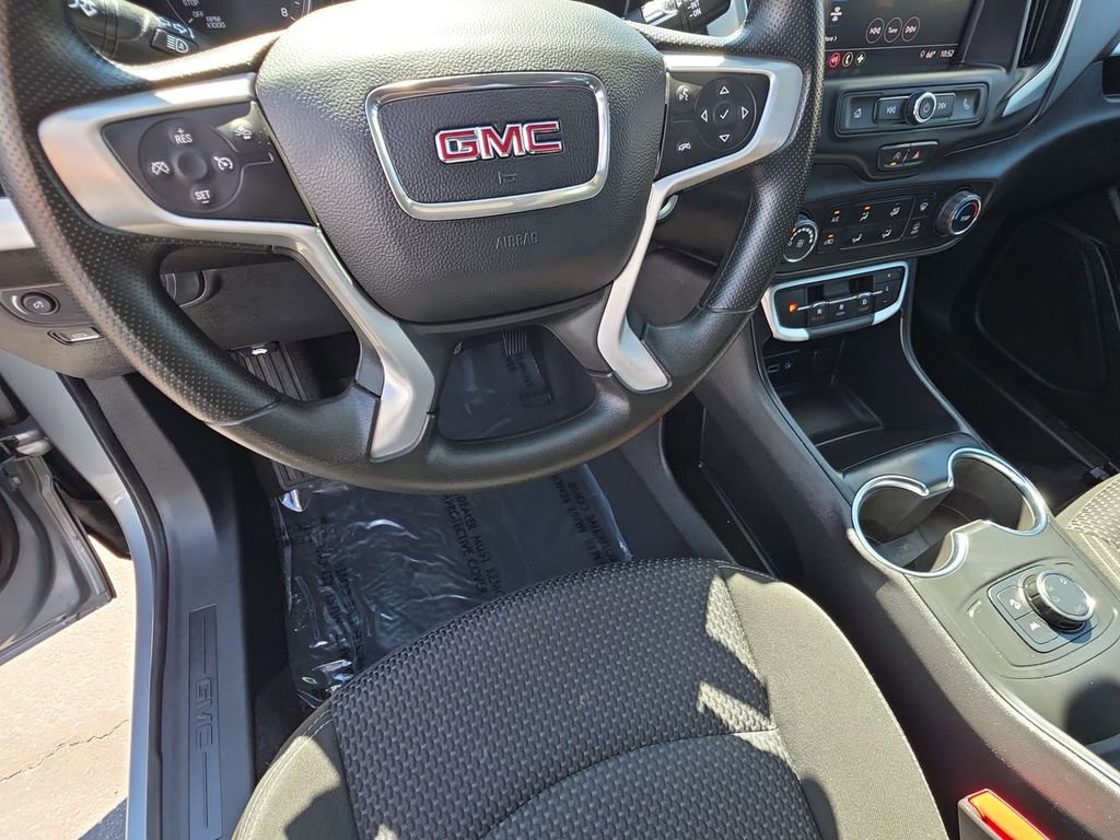 Used 2024 GMC Terrain SLE image 11