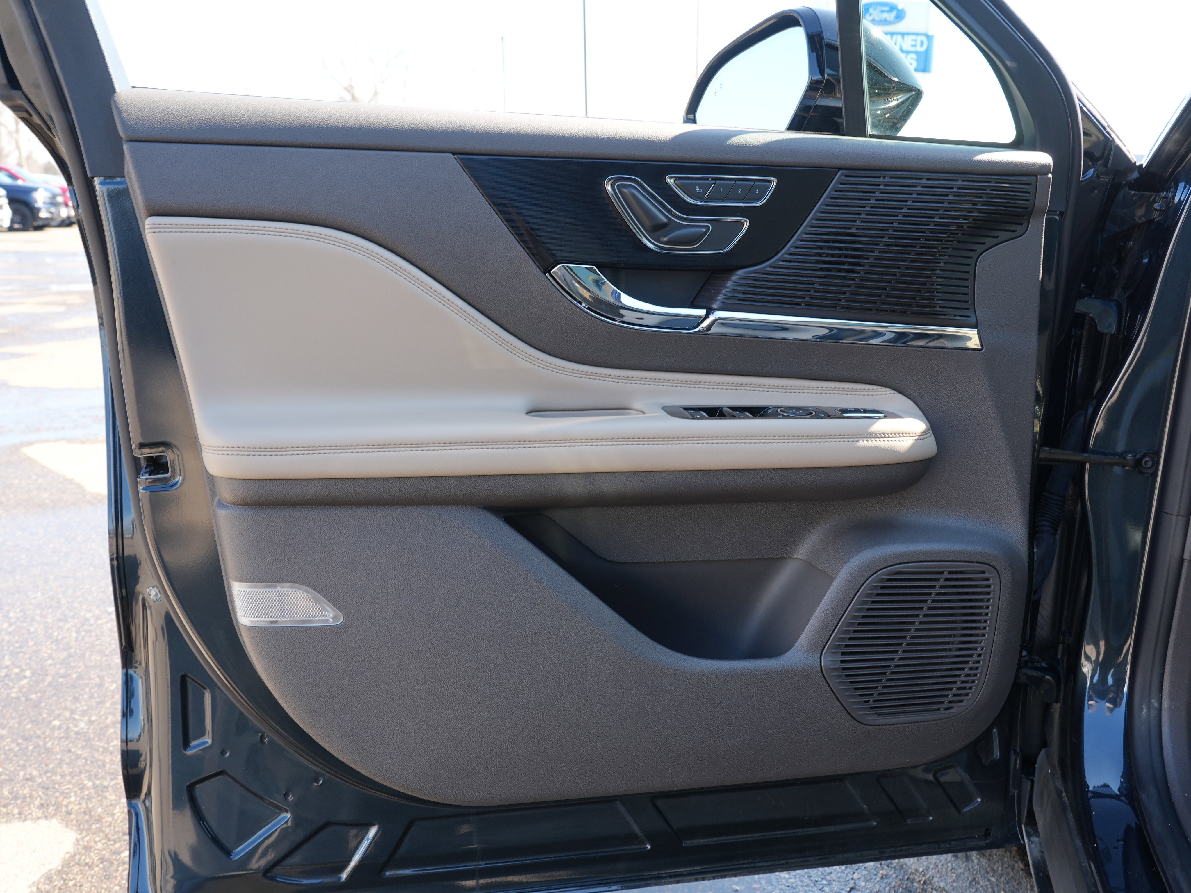 Used 2022 Lincoln Corsair Reserve w/ Elements Package image 18