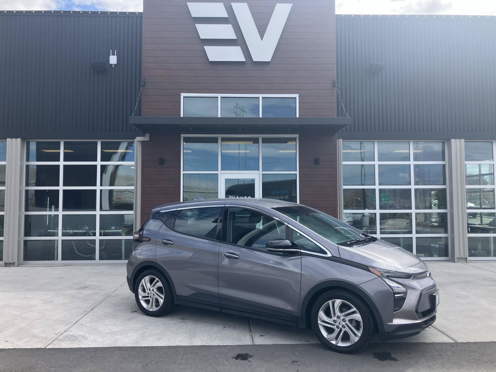 Used 2023 Chevrolet Bolt LT w/ Driver Confidence Package FWD image 1