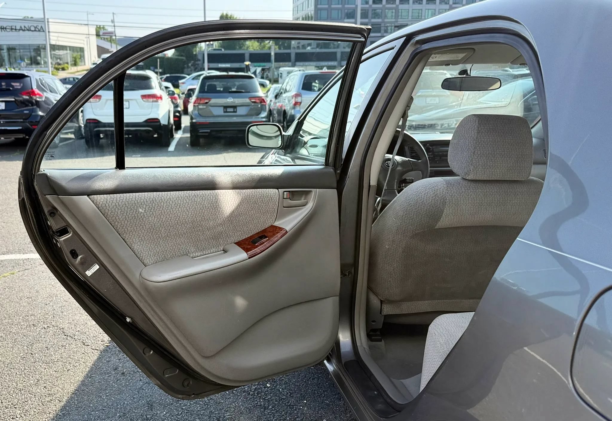 Used 2004 Toyota Corolla LE FWD image 18
