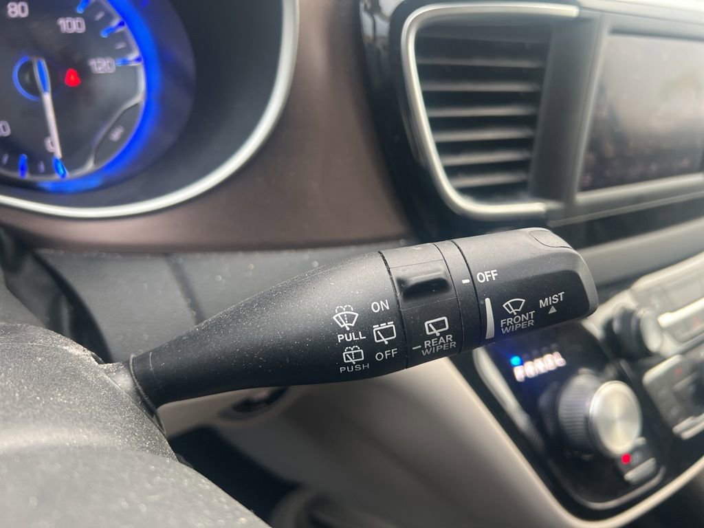 Used 2024 Chrysler Voyager LX image 13