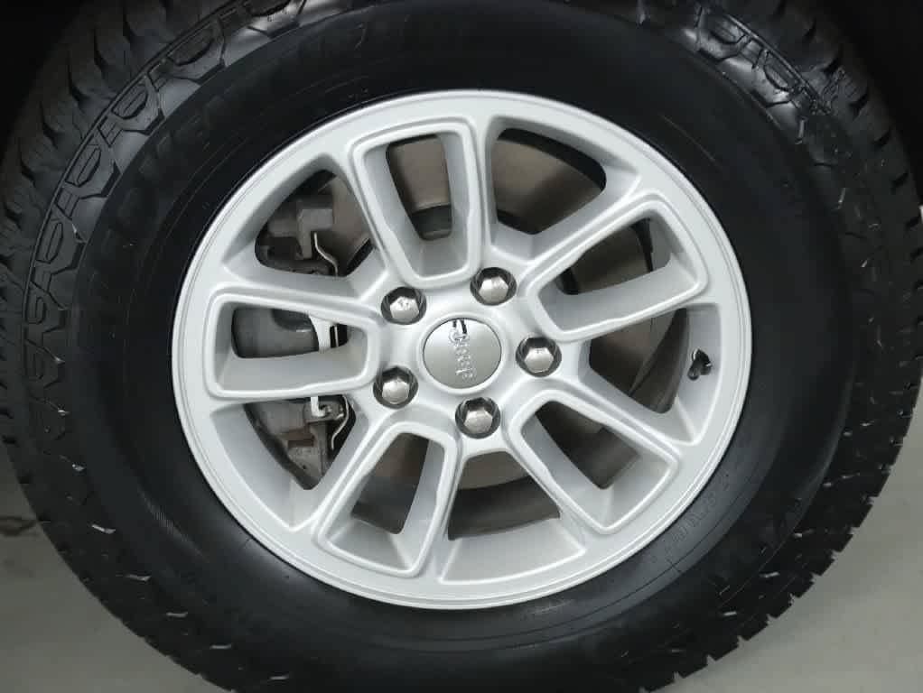 Certified 2020 Jeep Grand Cherokee Laredo AWD/4WD image 10