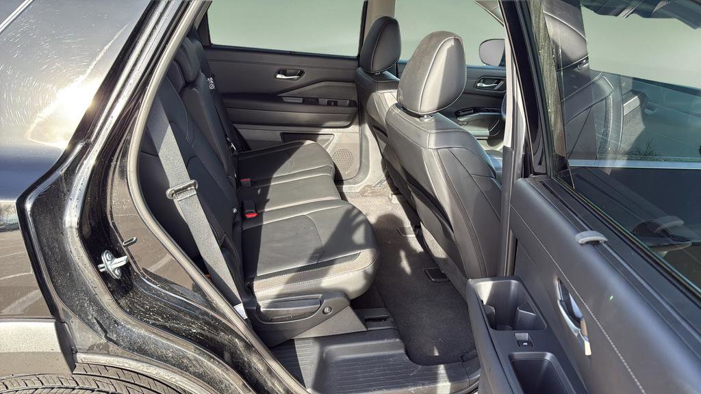 Certified 2025 Nissan Pathfinder SL image 16