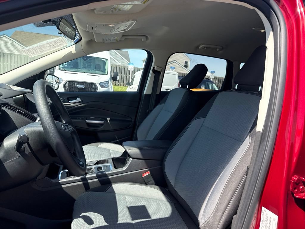 Used 2019 Ford Escape SE FWD image 4